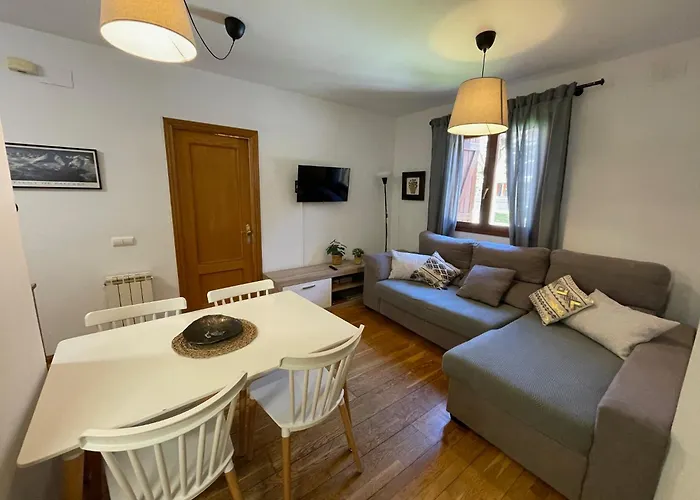 Acogedor Piso En Sort Con Piscina