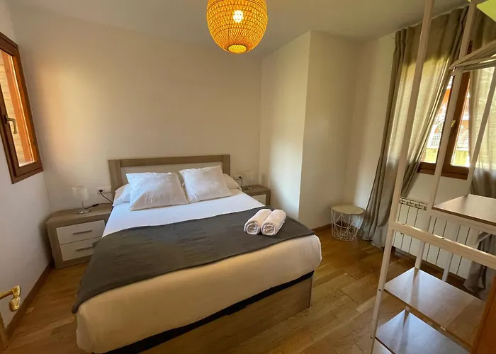 Acogedor Piso En Sort Con Piscina